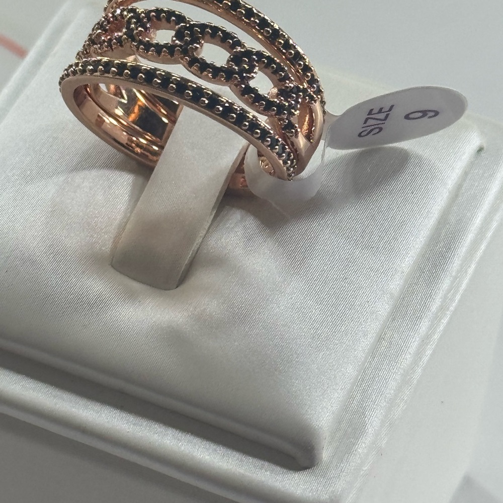 Elegant Rose Gold and Black Women's Ring